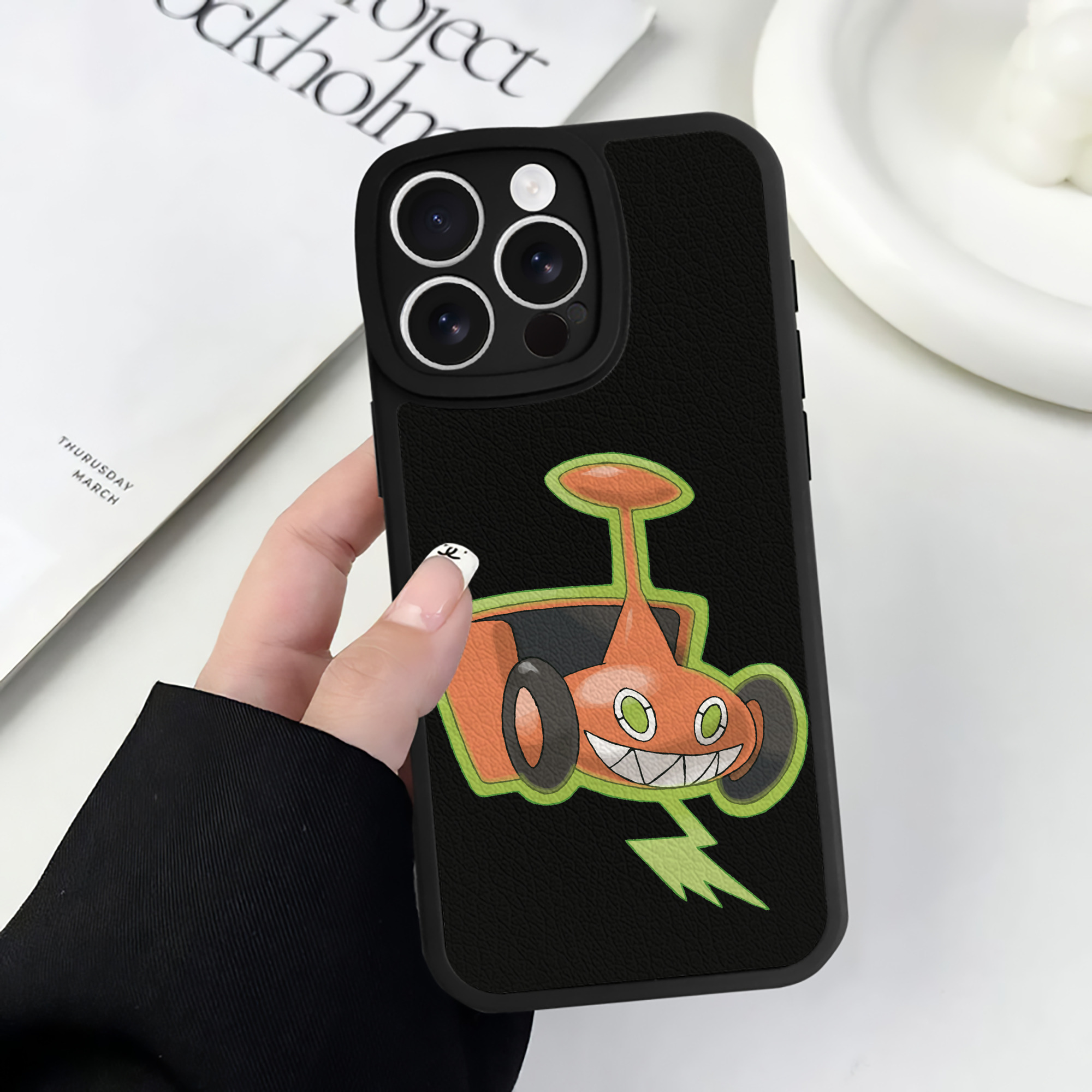 （画像用） ポケットモンスター Pokémon 【iPhone 16シリーズ対応】シリコンスマホケース（レザー調） 材質：シリコン